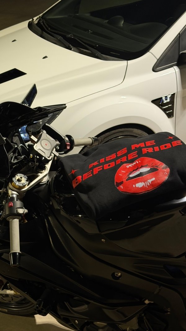 HOODIE BLACK KISS ME BEFORE RIDE